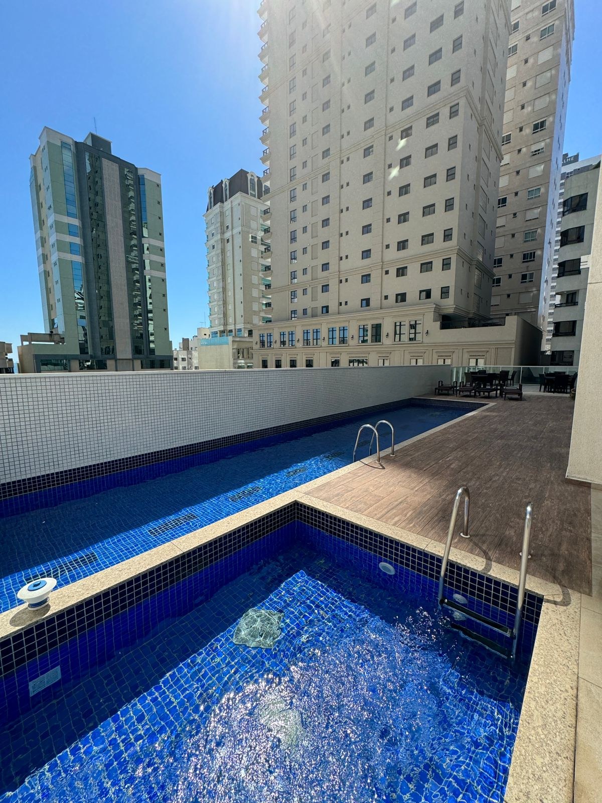 Central Tower - Apartamento 4 quartos Meia Praia Itapema