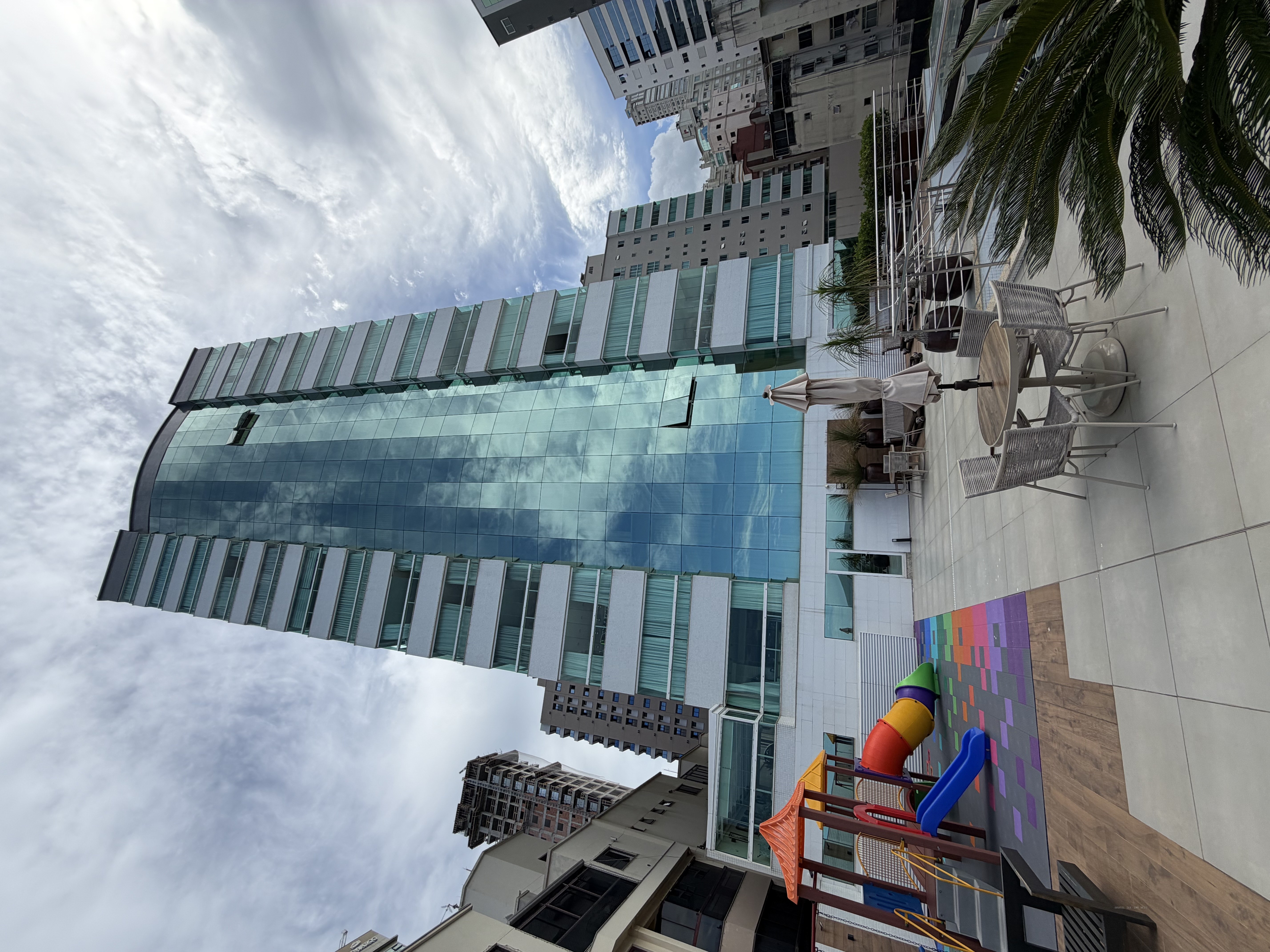 ED. VENEZIA RESIDENZIALE- AP. 501 — FRENTE MAR