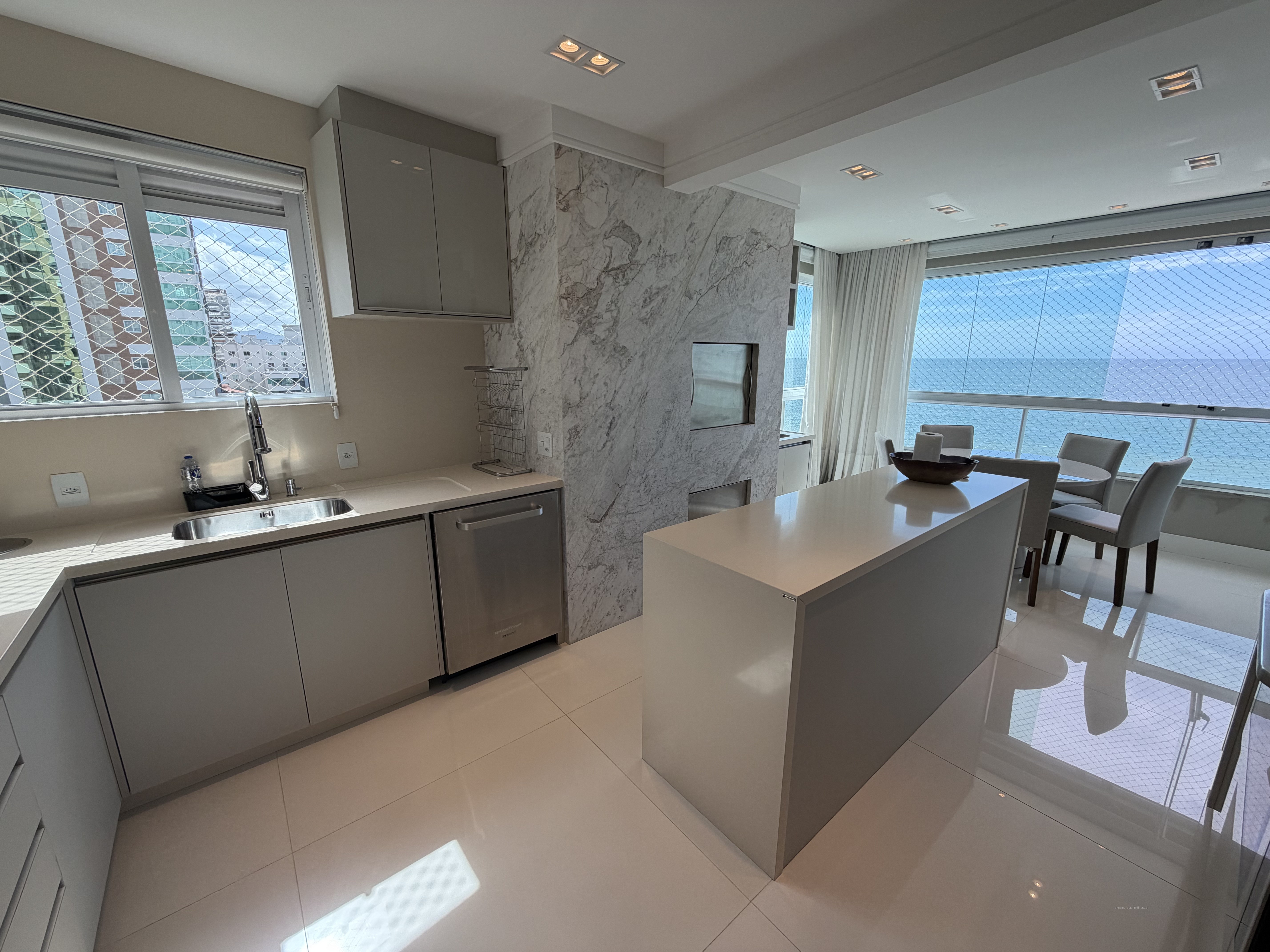 ED. VENEZIA RESIDENZIALE- AP. 501 — FRENTE MAR
