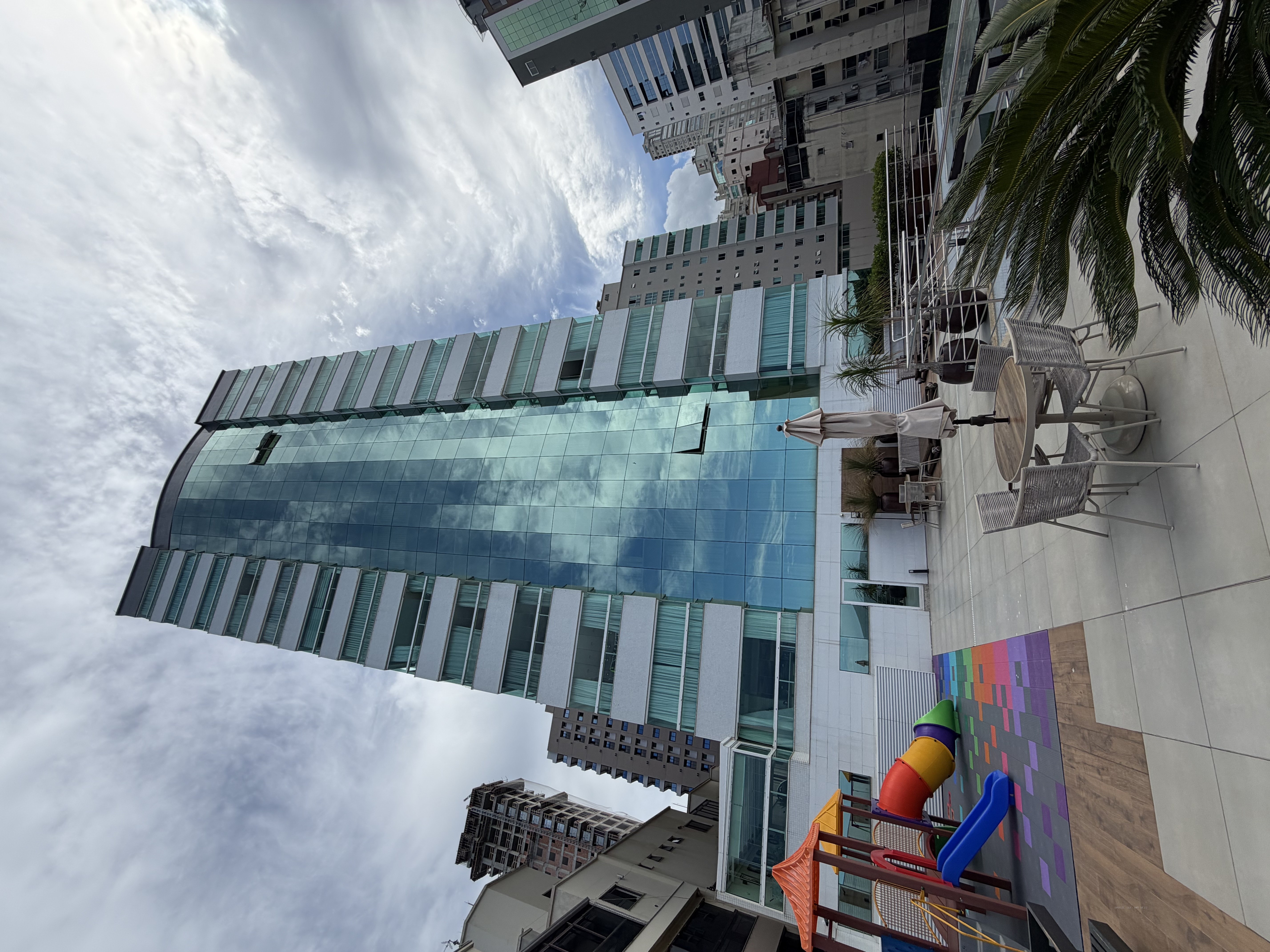 ED. VENEZIA RESIDENZIALE- AP. 501 — FRENTE MAR