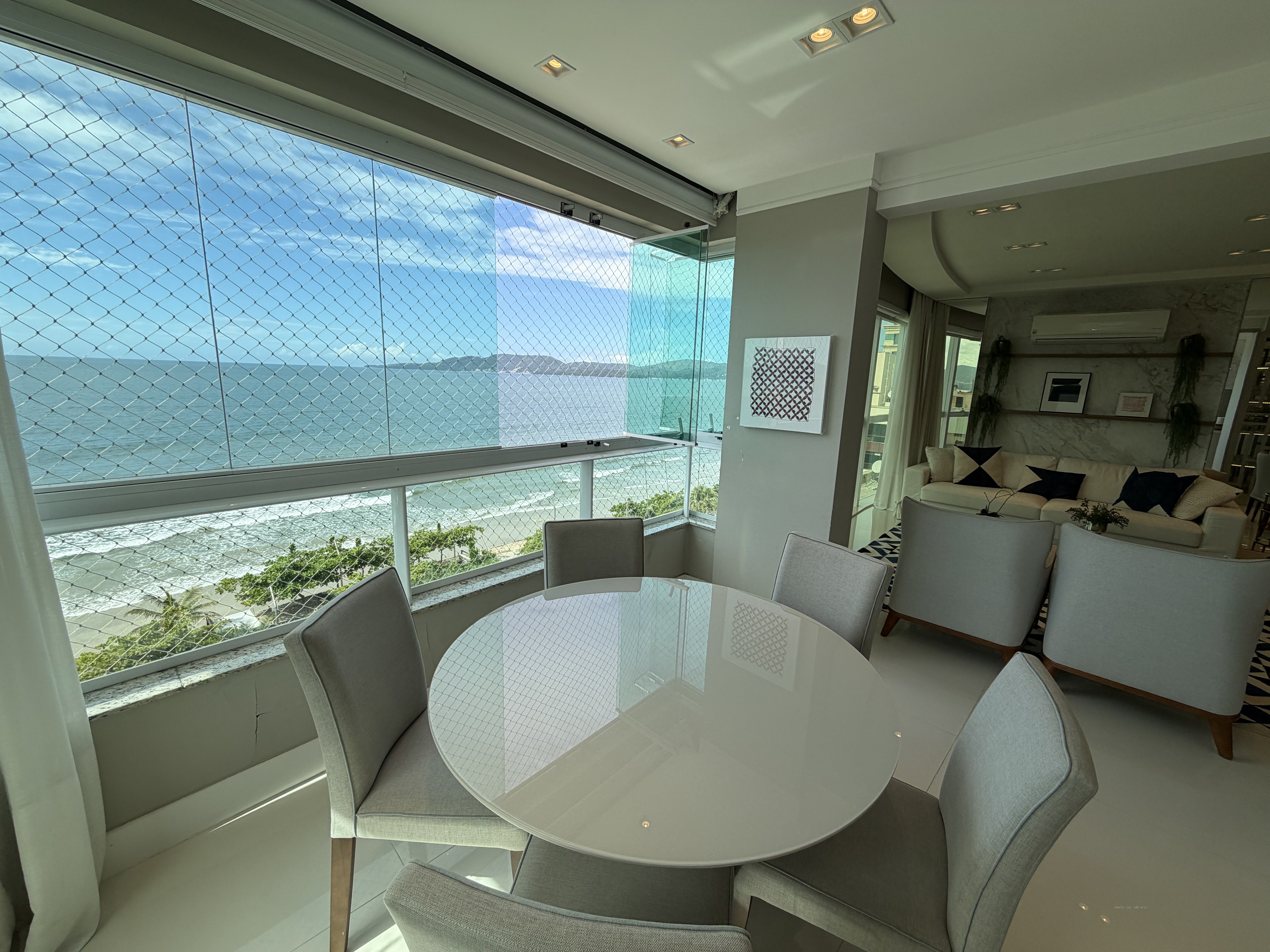 ED. VENEZIA RESIDENZIALE- AP. 501 — FRENTE MAR