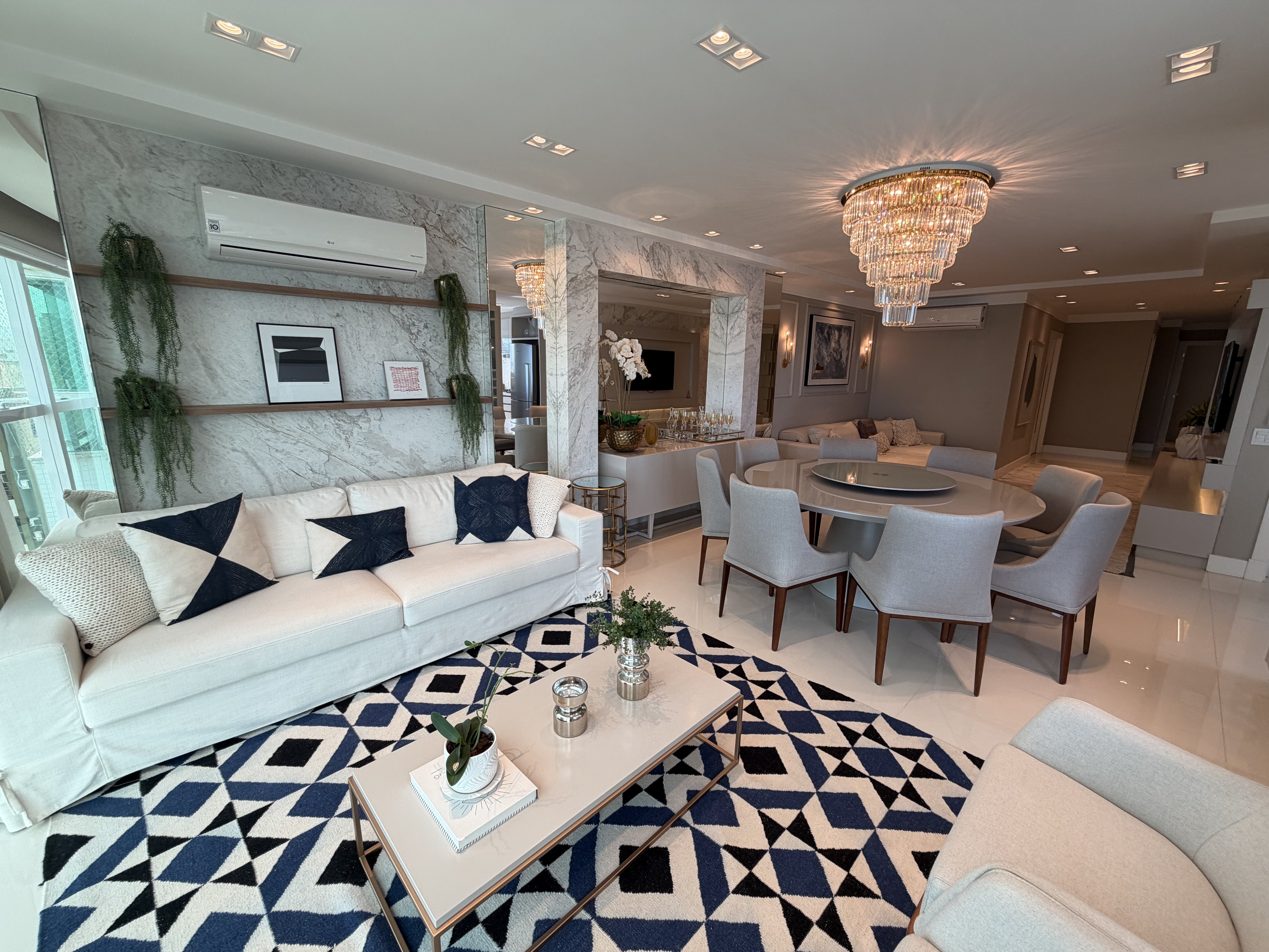 ED. VENEZIA RESIDENZIALE- AP. 501 — FRENTE MAR