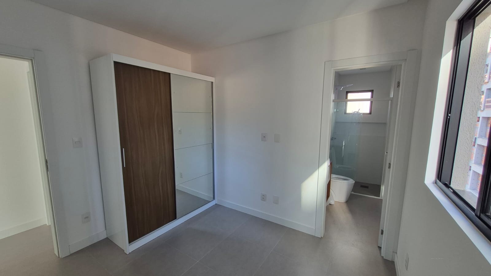 Apartamento 70m² — (Locação Anual)