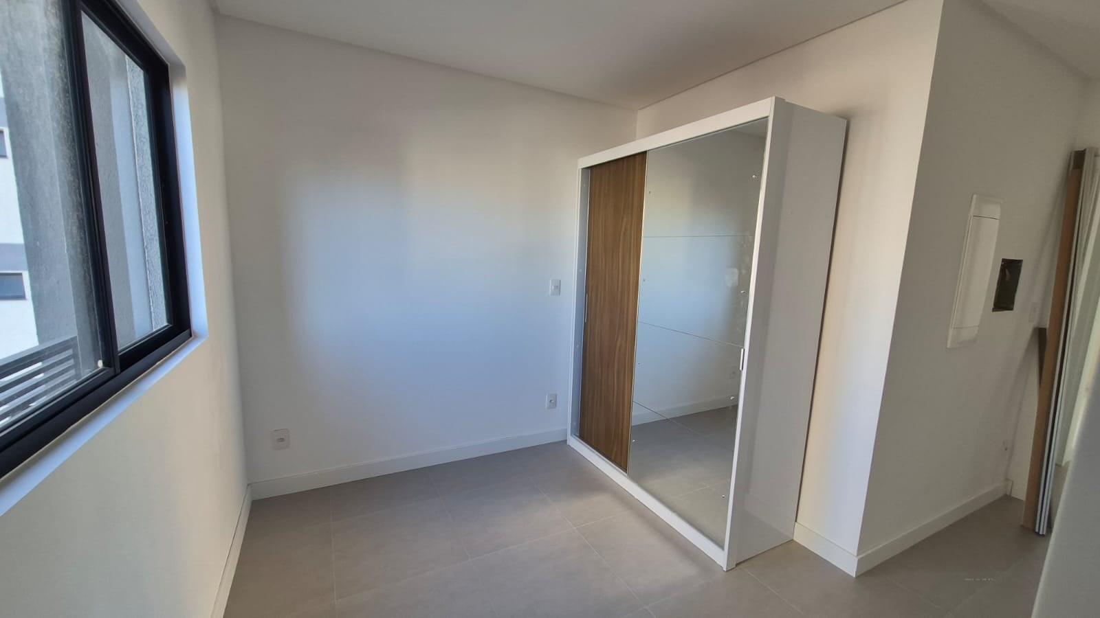 Apartamento 70m² — (Locação Anual)