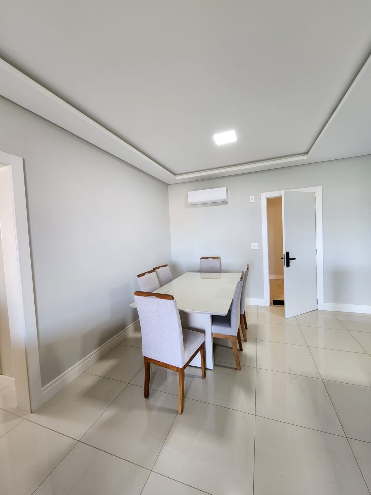 Home Club Condomínio AROEIRAS - 2 quartos (1 suite)